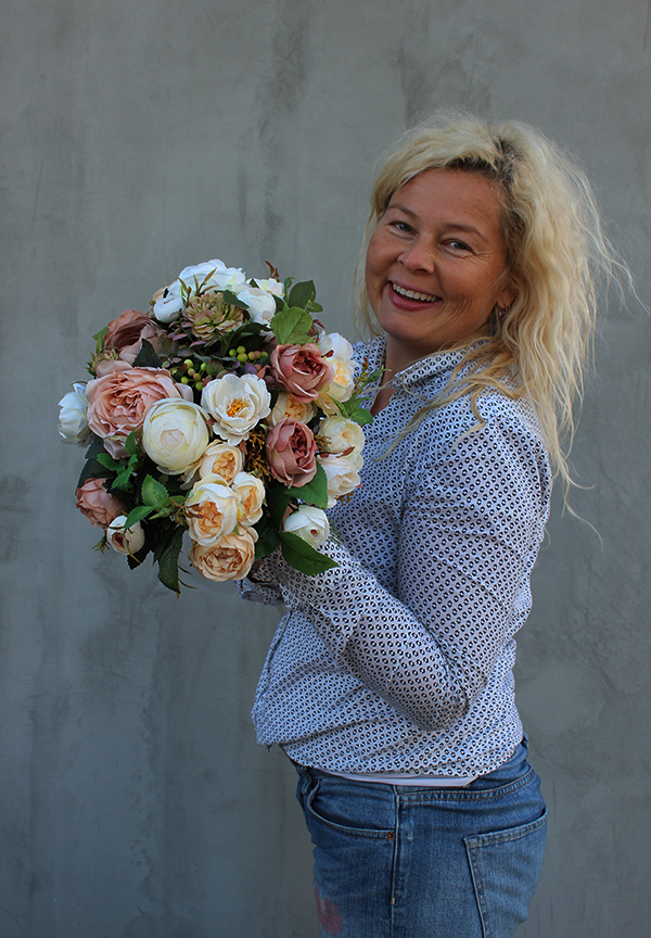 Glamour Cappuccino Villa kompozycja kwiatowa / bukiet, wym.22x35x28cm