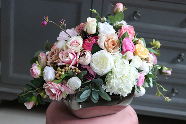 Abella Glamour Silver, kompozycja kwiatowa w lustrzanym naczyniu, wys.45cm