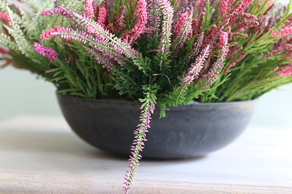 kompozycja kwiatowa w okrągłej misie, Wrzosy Rani, wym.20x46cm 