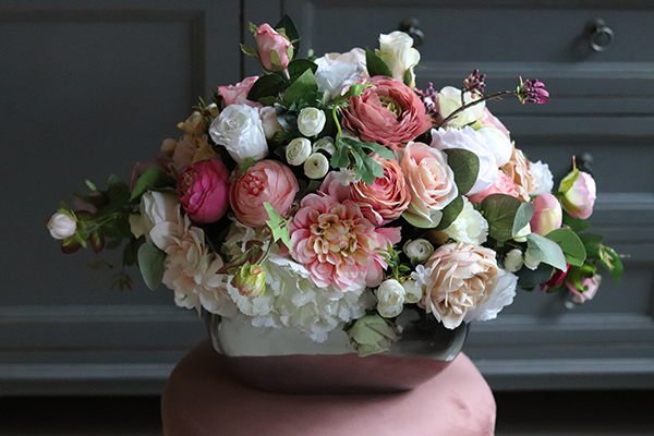 Abella Glamour Silver, kompozycja kwiatowa w lustrzanym naczyniu, wys.45cm