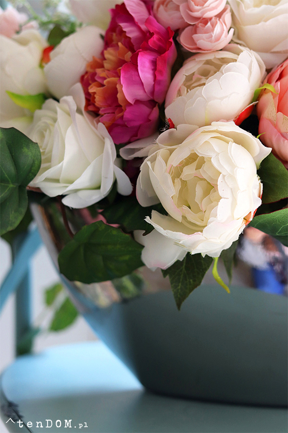 bogata kompozycja kwiatowa, Abella Big 2, wys.35x56x30cm 