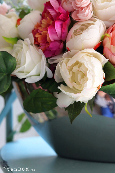 bogata kompozycja kwiatowa, Abella Big 2, wys.35x56x30cm 