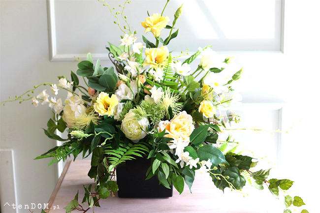 Promień Słońca, kompozycja nagrobna w czarnej donicy, wym.56x75cm 