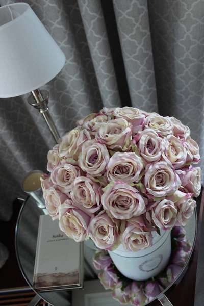 duży elegancki flowerbox / kompozycja kwiatowa / bukiet Rossaria, wys.38cm