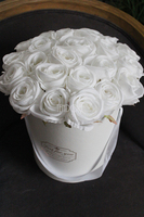 kompozycja kwiatowa / bukiet Flowerbox Biała Dama, wys.36cm