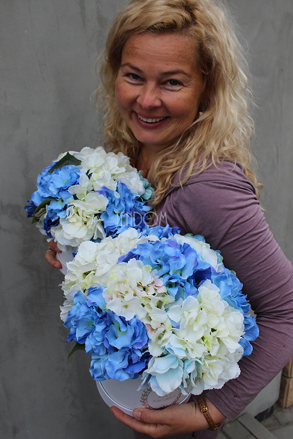 kompozycja kwiatowa / bukiet flowerbox, Hortense Blue wys.30cm