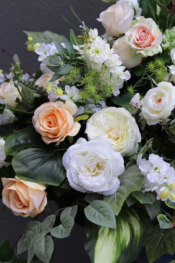 Ramena White, kompozycja nagrobna w czarnej misie, wym.45x65cm 