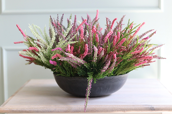 kompozycja kwiatowa w okrągłej misie, Wrzosy Rani, wym.20x46cm 