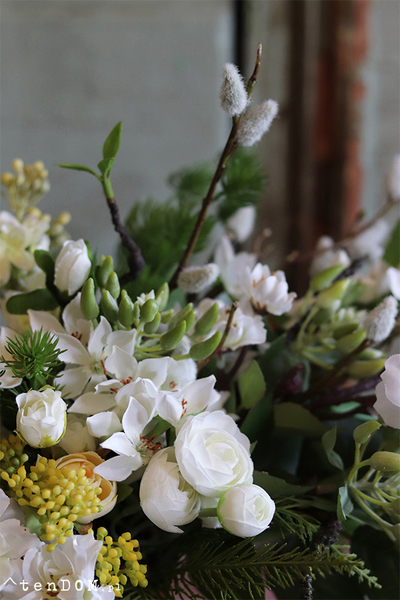 bogata kompozycja kwiatowa Norwegia Minima, wys.33cm