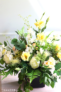 Promień Słońca, kompozycja nagrobna w czarnej donicy, wym.56x75cm 