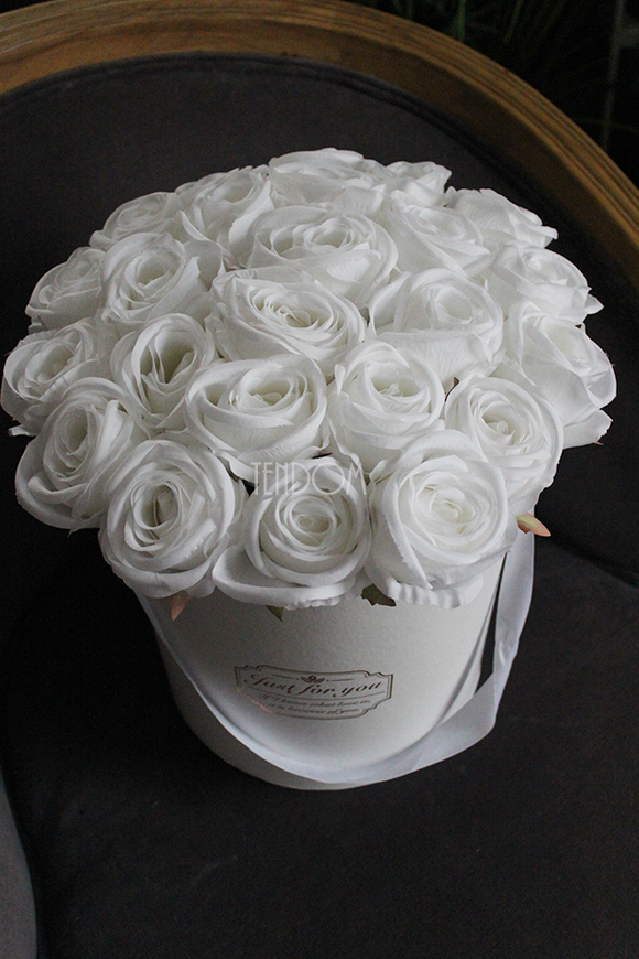 kompozycja kwiatowa / bukiet Flowerbox Biała Dama, wys.36cm