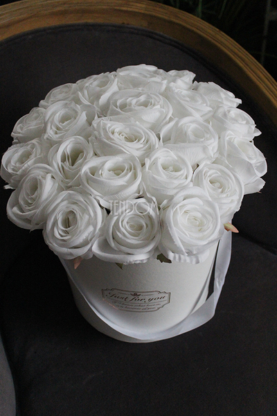 kompozycja kwiatowa / bukiet Flowerbox Biała Dama, wys.36cm