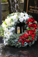 Biel i Czerwień XXL, bogaty wieniec / wiązanka nagrobna, śr.66cm