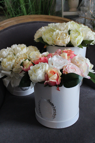 kompozycja kwiatowa / bukiet Flowerbox Maria Antonina, wys.25cm