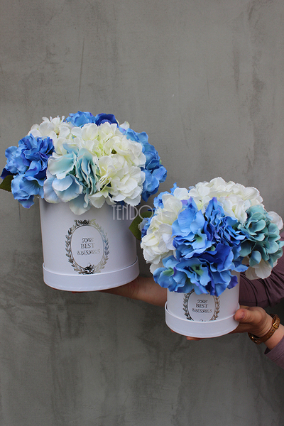 kompozycja kwiatowa / bukiet flowerbox, Hortense Blue wys.30cm