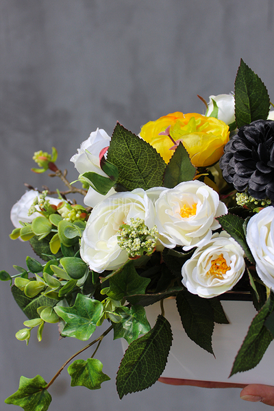 Pola kompozycja kwiatowa / bukiet wys.25cm, szer.39cm