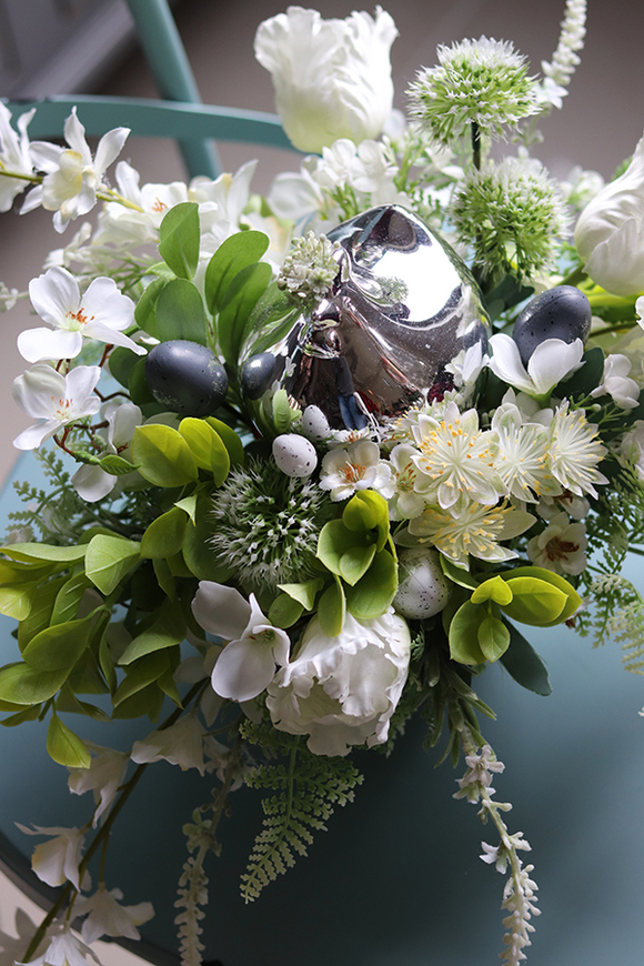 Blue Relis, wielkanocny stroik w lustrzanym naczyniu, wys.26cm