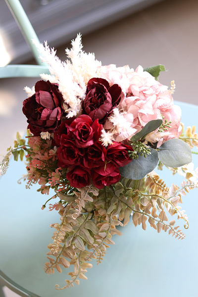 Jasmina Amore, bukiet kwiatowy w szklanym wazonie, wys.27cm