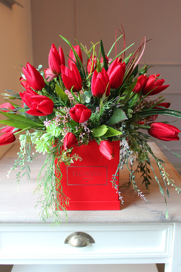 Czerwone Tulipany, kompozycja kwiatowa / bukiet / flowerbox, wys.34cm