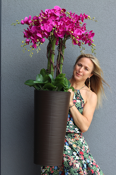 Fuksja Terrano, wysoki sztuczny storczyk w czekoladowej donicy, wys.135cm