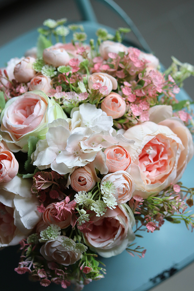 kompozycja kwiatowa w lustrzanym naczyniu, Magia Kwiatów, wys.24cm