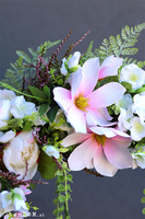 atrakcyjny wianek kwiatowy z magnolią, Barcelitta 2 Subtelle, śr.58cm 