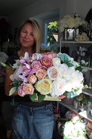 kompozycja kwiatowa / bukiet Queen wys.36cm, szer.45cm