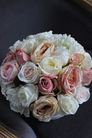 kompozycja kwiatowa / bukiet Flowerbox Maria Antonina, wys.32cm