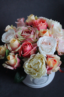 kompozycja kwiatowa / bukiet Flowerbox Maria Antonina, wys.25cm