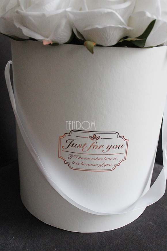 kompozycja kwiatowa / bukiet Flowerbox Biała Dama, wys.36cm