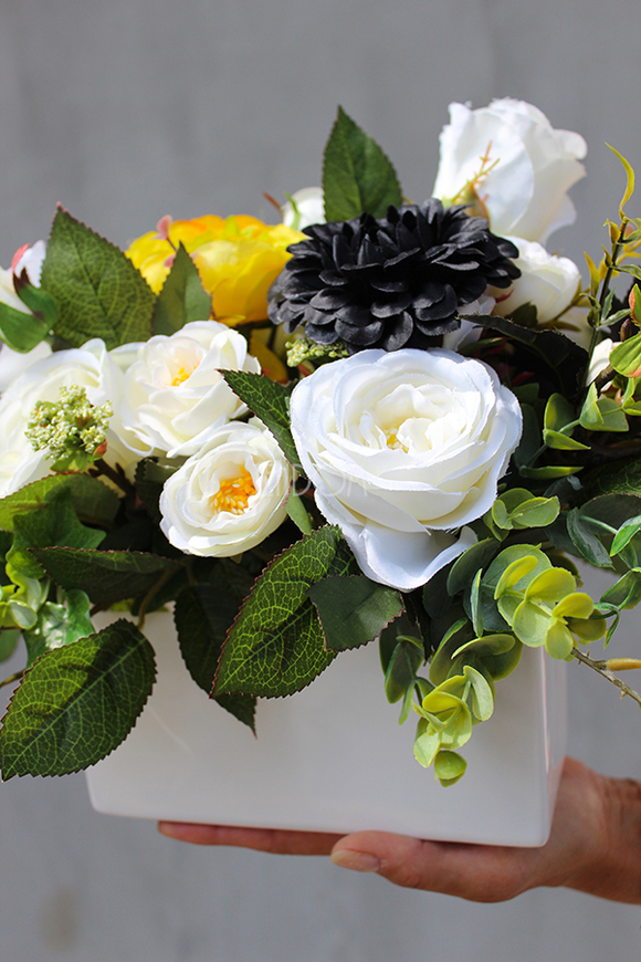 Pola kompozycja kwiatowa / bukiet wys.25cm, szer.39cm