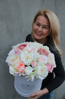 First Romance, kompozycja kwiatowa / bukiet Flowerbox, wys.38cm