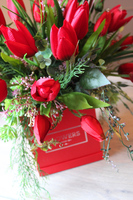 Czerwone Tulipany, kompozycja kwiatowa / bukiet / flowerbox, wys.34cm