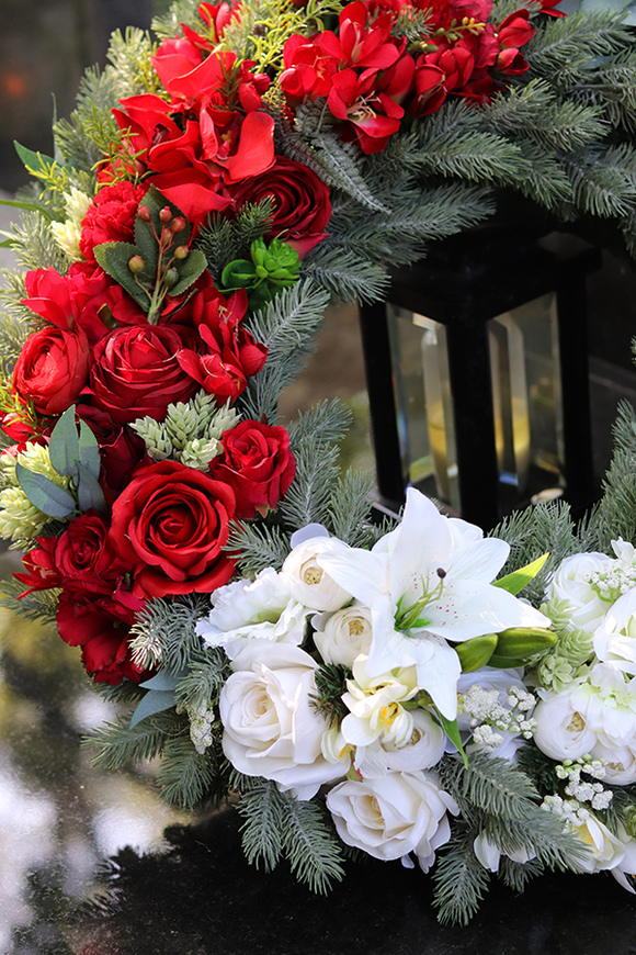 Biel i Czerwień XXL, bogaty wieniec / wiązanka nagrobna, śr.66cm