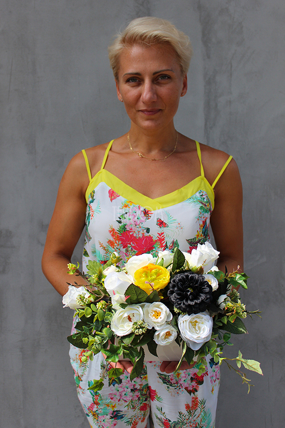 Pola kompozycja kwiatowa / bukiet wys.25cm, szer.39cm