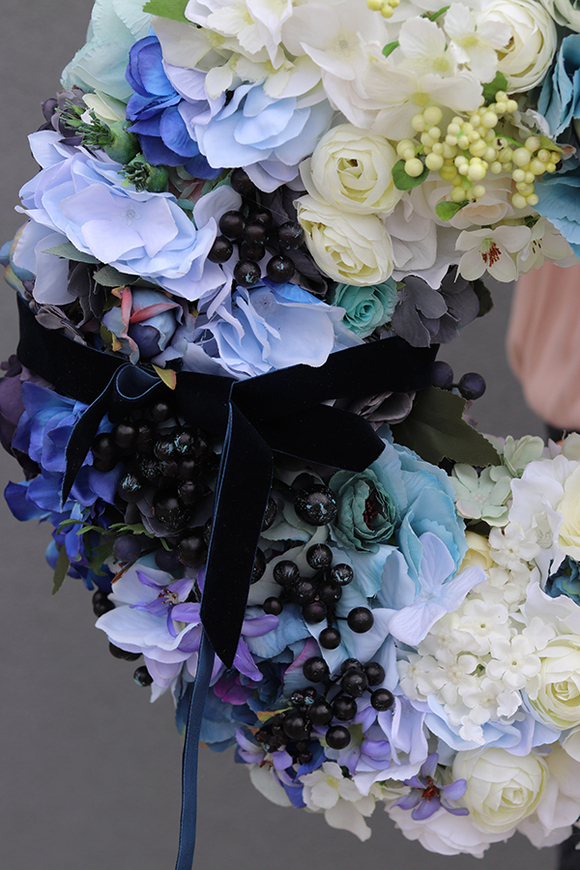 Blue Garden, bardzo bogaty wianek z hortensji, śr.48cm