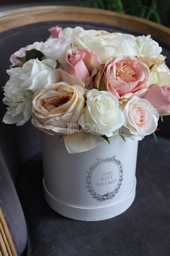 kompozycja kwiatowa / bukiet Flowerbox Maria Antonina, wys.32cm