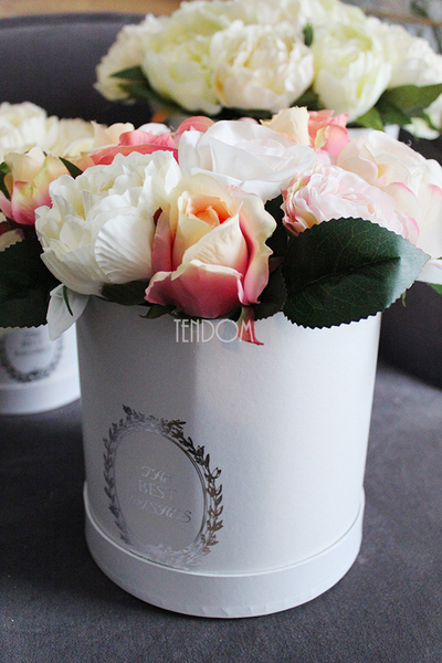 kompozycja kwiatowa / bukiet Flowerbox Maria Antonina, wys.25cm