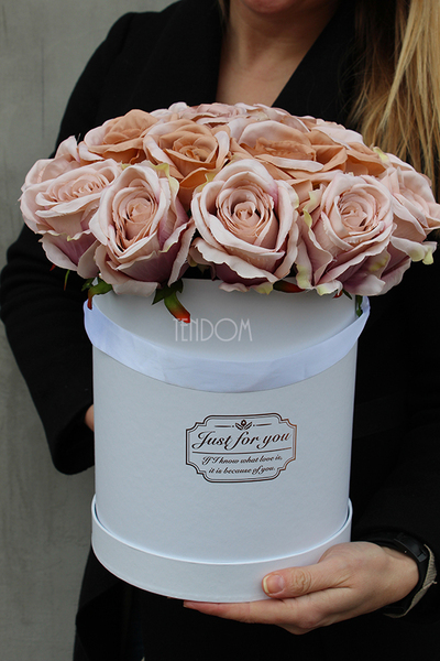 kompozycja kwiatowa / bukiet Flowerbox Cappucino, wys.33cm