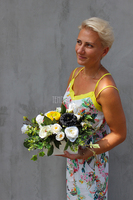 Pola kompozycja kwiatowa / bukiet wys.25cm, szer.39cm