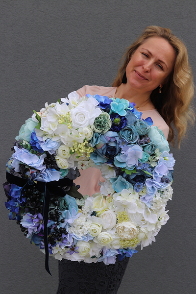 Blue Garden, bardzo bogaty wianek z hortensji, śr.48cm