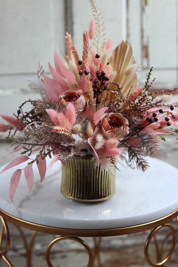 Ferania, kompozycja z suszu i różowych kwiatów, wym.36x40cm