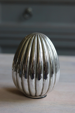 OD RĘKI Easter Silver, dekoracja wielkanocna figurka jajko, wys.12.5cm