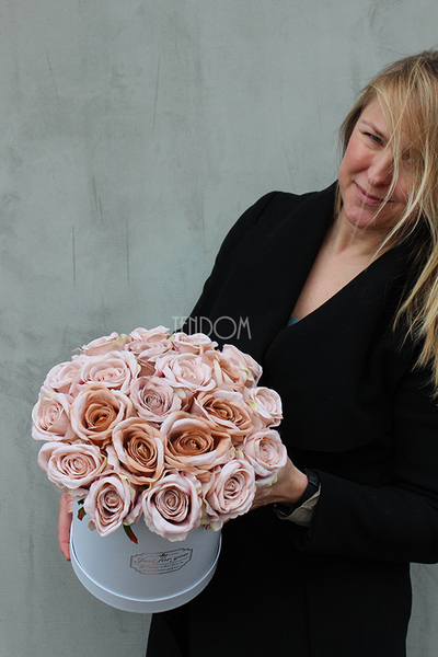 kompozycja kwiatowa / bukiet Flowerbox Cappucino, wys.33cm