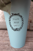 kompozycja kwiatowa / bukiet Flowerbox Caryca Katarzyna wys.43cm