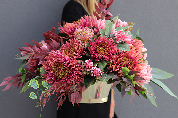 Astry, kompozycja kwiatowa nagrobna, wys. 42, rozp.70cm