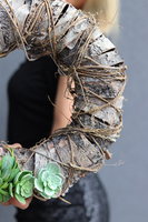 stylowy wianek z sukulentami na oryginalnym spodzie, Sukulentas, śr.32cm