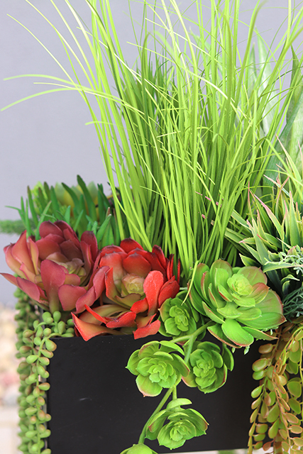 Asia Modern, sukulenty w donicy na stojaku, wys.110x40x58cm 