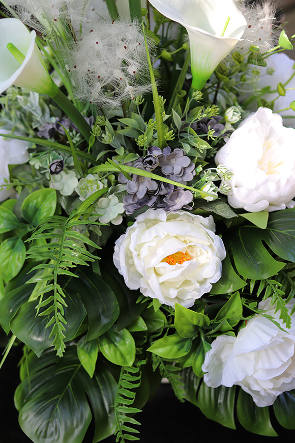 bukiet nagrobny w białym naczyniu, White Angels, wys.70cm 