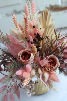 Ferania, kompozycja z suszu i różowych kwiatów, wym.36x40cm